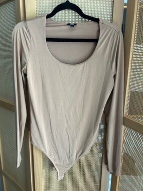 Express Long Sleeve Scoop Neck Bodysuit - Beige